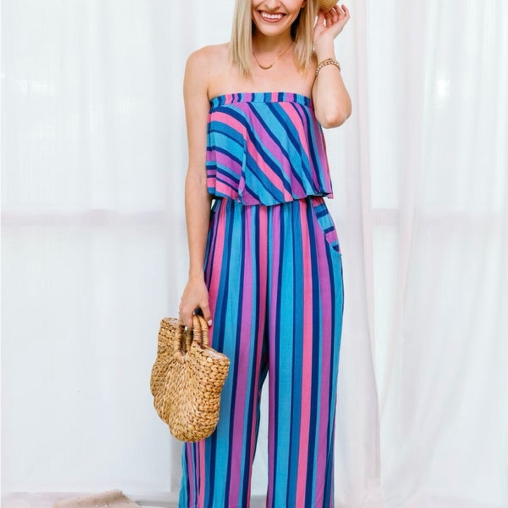 🤗NEW🤗Women’s Striped Blue and Pink Jumpsuit, Size Large - Picture 3 of 3